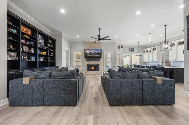 $1,000,000 | 404 Wycliff Drive, China Spring, TX 76633