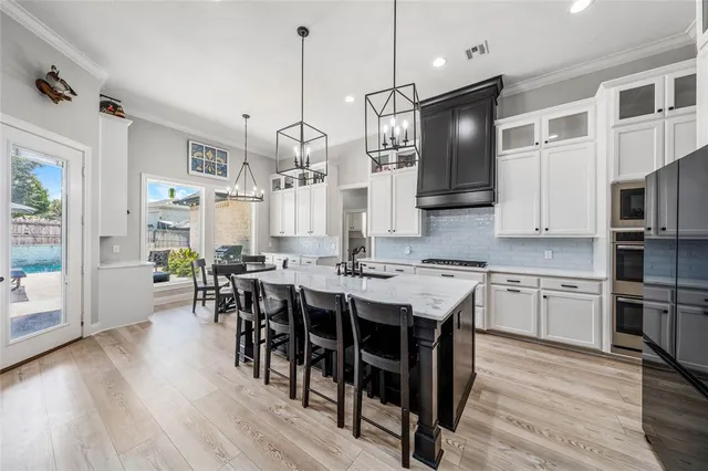 $1,000,000 | 404 Wycliff Drive, China Spring, TX 76633