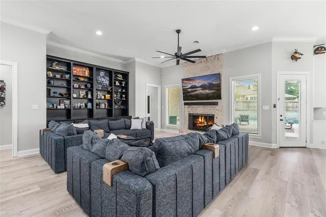 $1,000,000 | 404 Wycliff Drive, China Spring, TX 76633