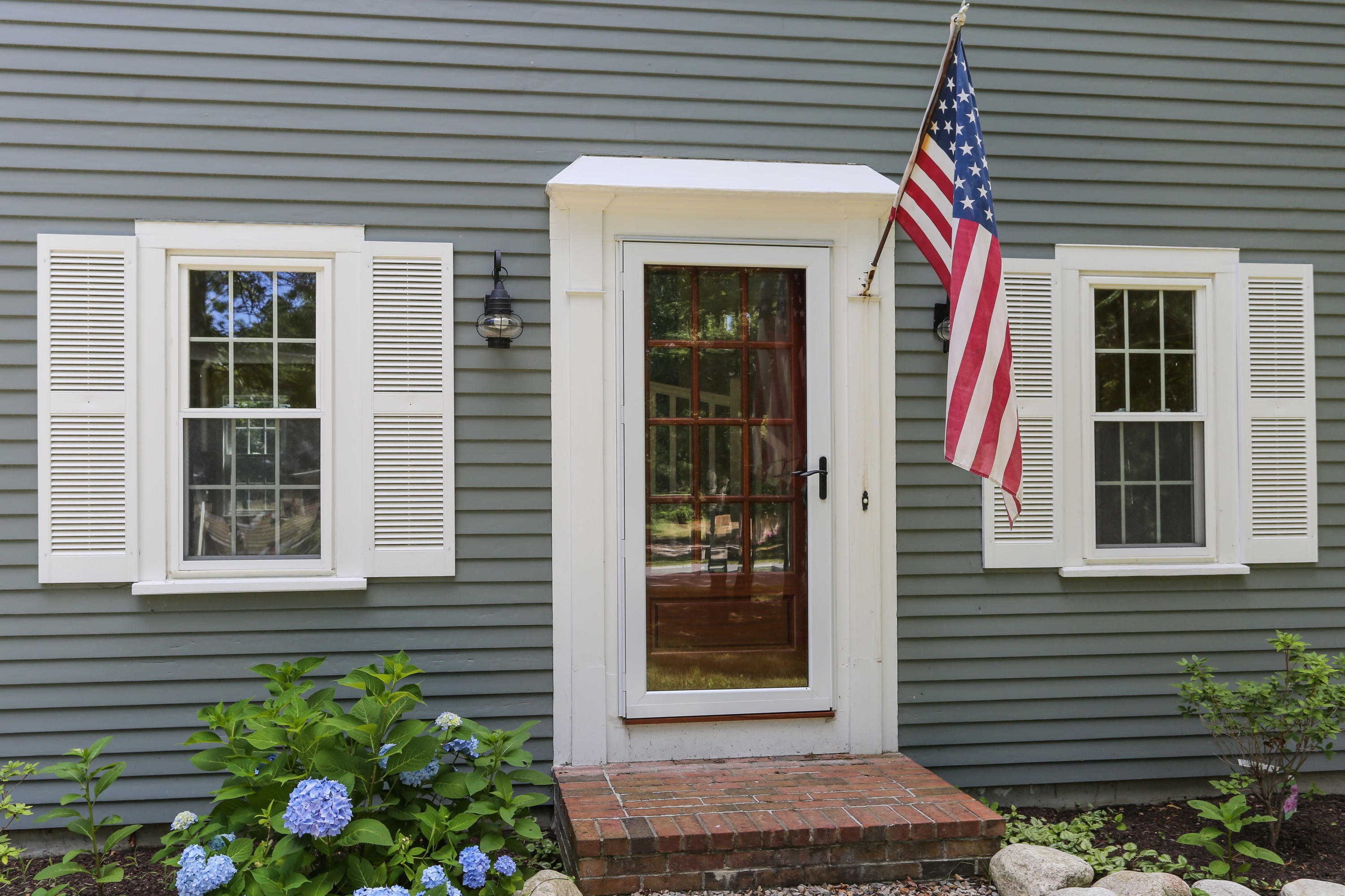 98 Flintrock Road Barnstable, MA 02630 - Photo 2 of 34 98FlinLR-5