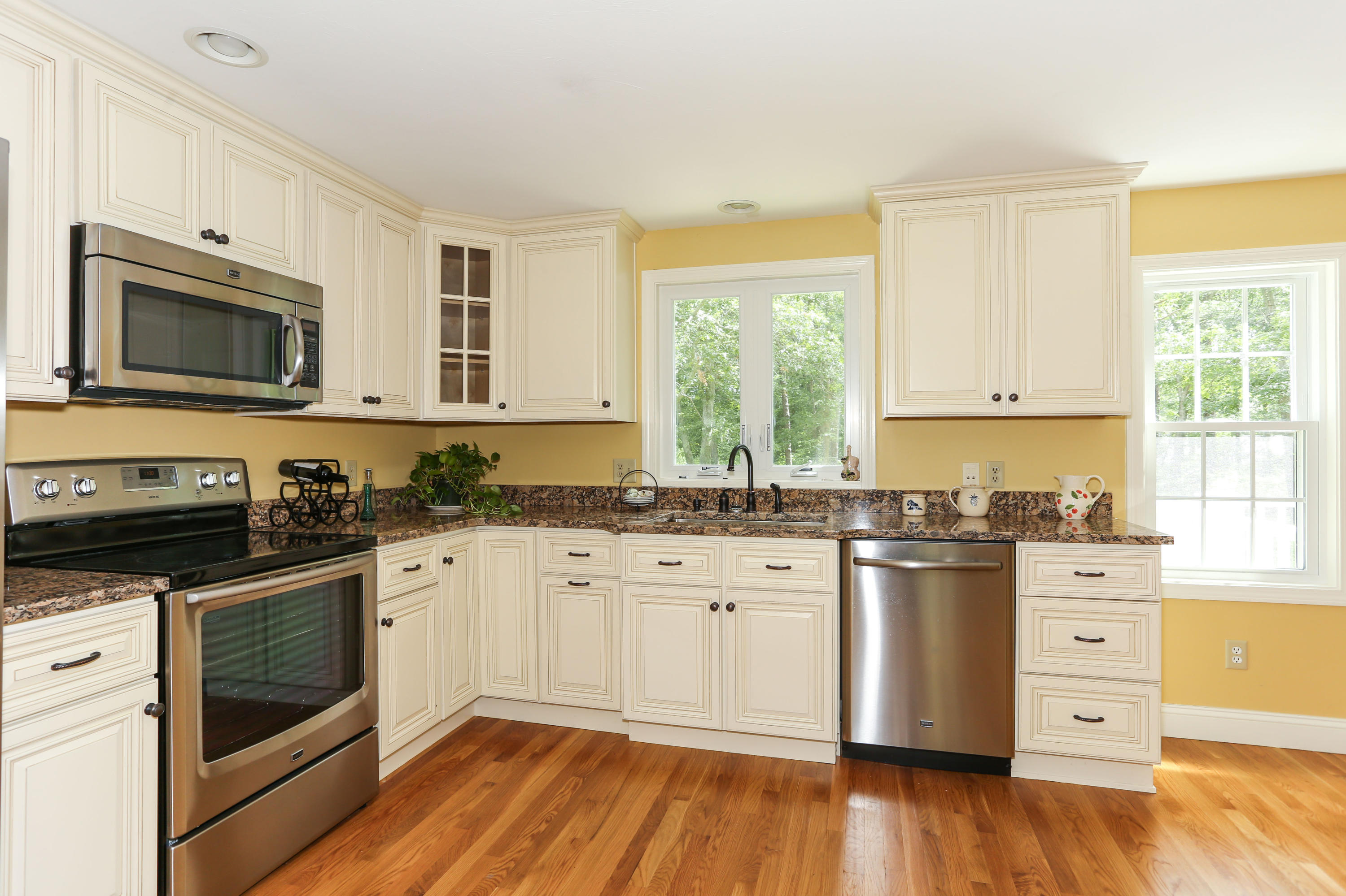 98 Flintrock Road Barnstable, MA 02630 - Photo 3 of 34 98FlinLR-17