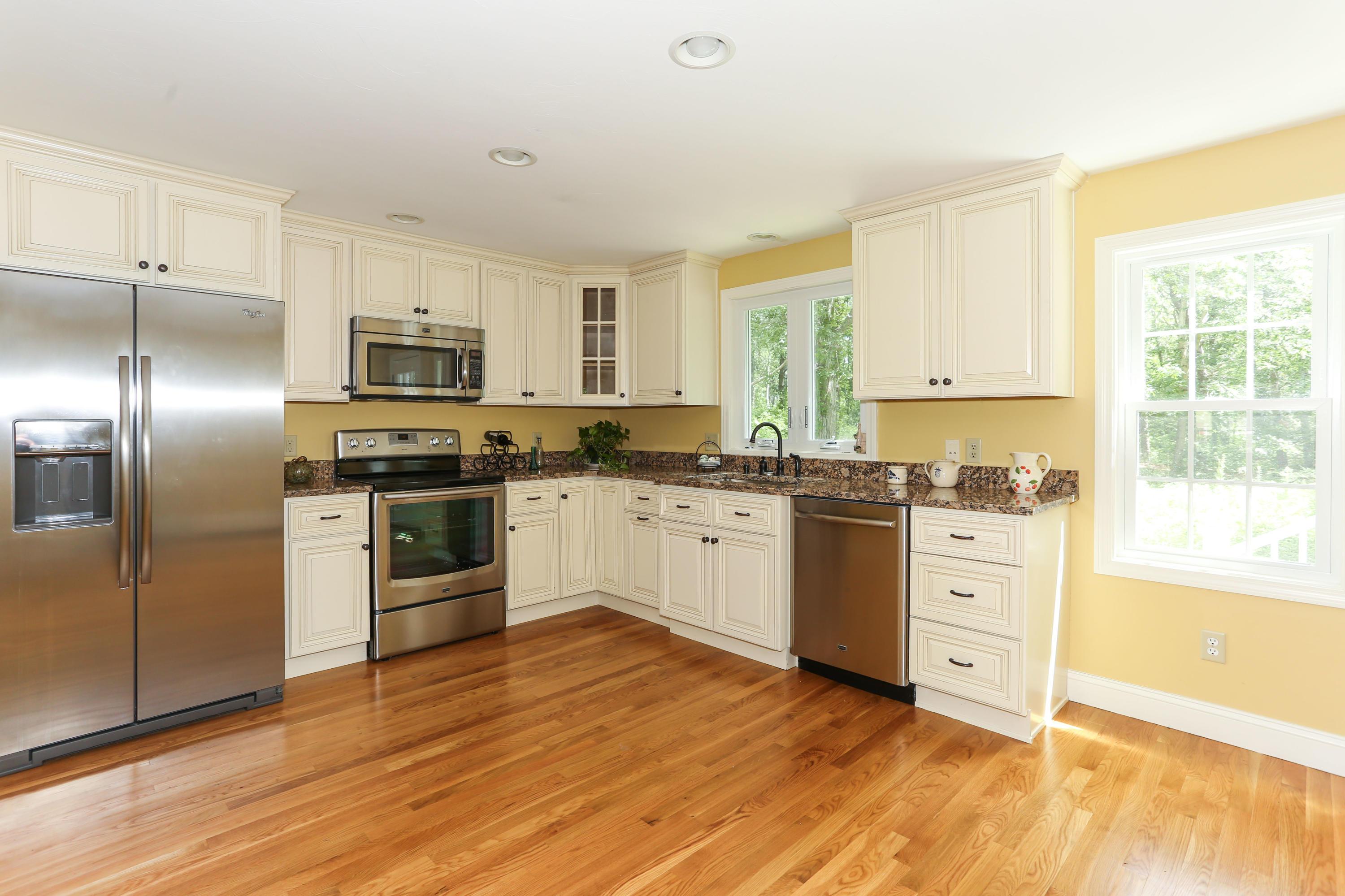 98 Flintrock Road Barnstable, MA 02630 - Photo 4 of 34 98FlinLR-16
