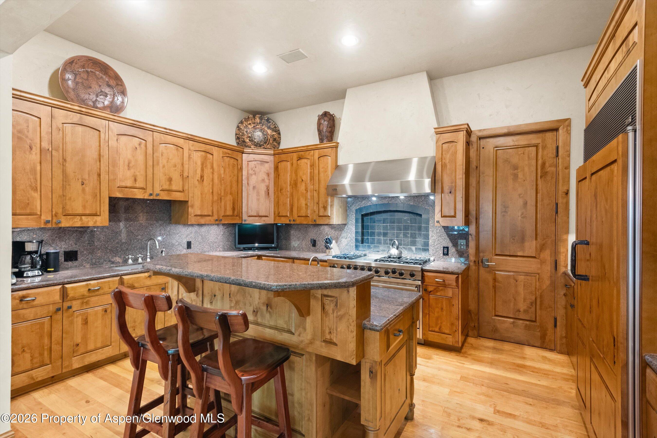 64 Prospector Road, Unit 7 Aspen, CO 81611 - Photo 13 of 49 12-64ProspectorRd_06192026_012
