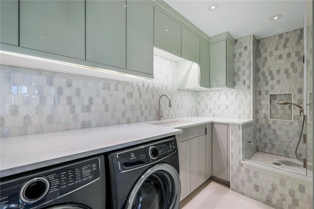 285 Grande Way, Unit 1006 Naples, FL 34110 - Photo 17 of 46 a utility room with dryer and washer
