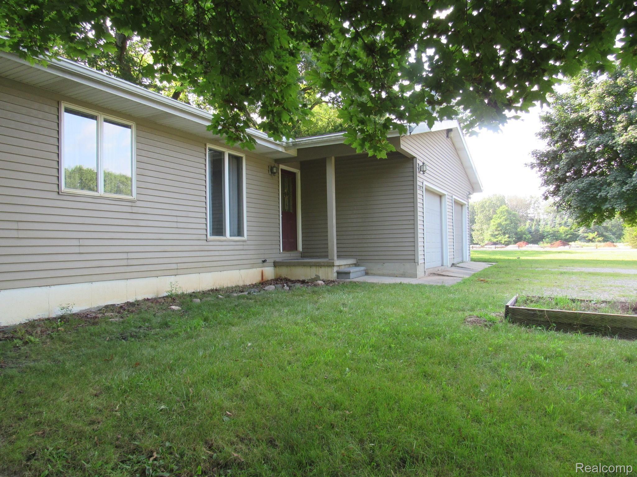 7493 Pinckney Road Pinckney, MI 48169 - Photo 10 of 32 IMG_2818.JPG