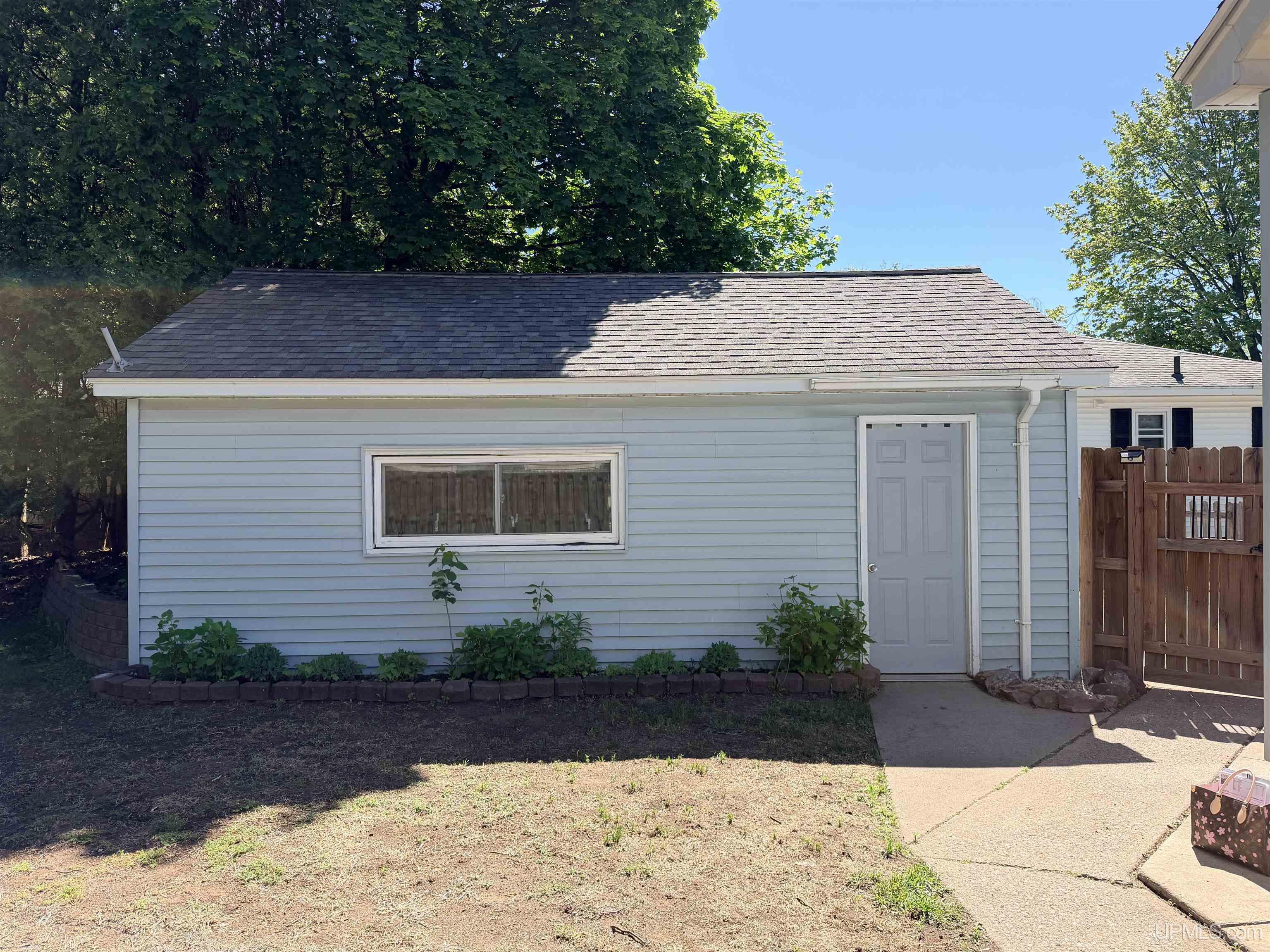 340 Mesnard Street Marquette, MI 49855 - Photo 5 of 36