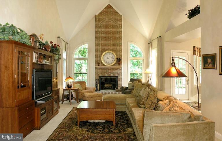 11316 Woodbrook Lane Reston, VA 20194 - Photo 8 of 30 Family Room #2