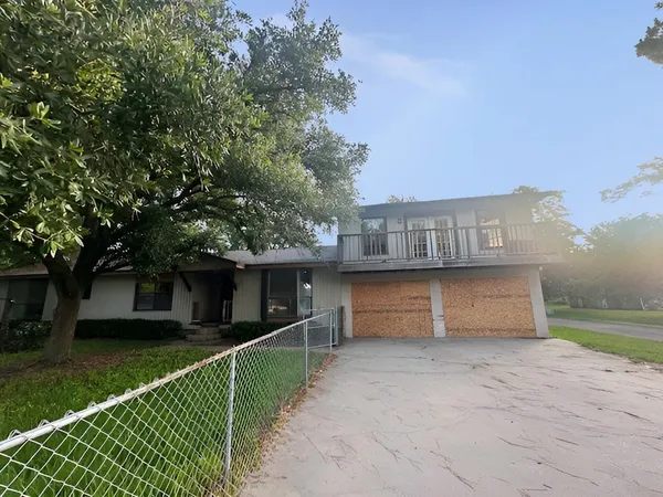 $72,900 | 949 Dillon Drive, Silsbee, TX 77656
