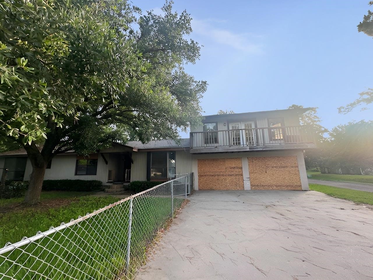 949 Dillon Drive Silsbee, TX 77656 - Photo 3 of 8