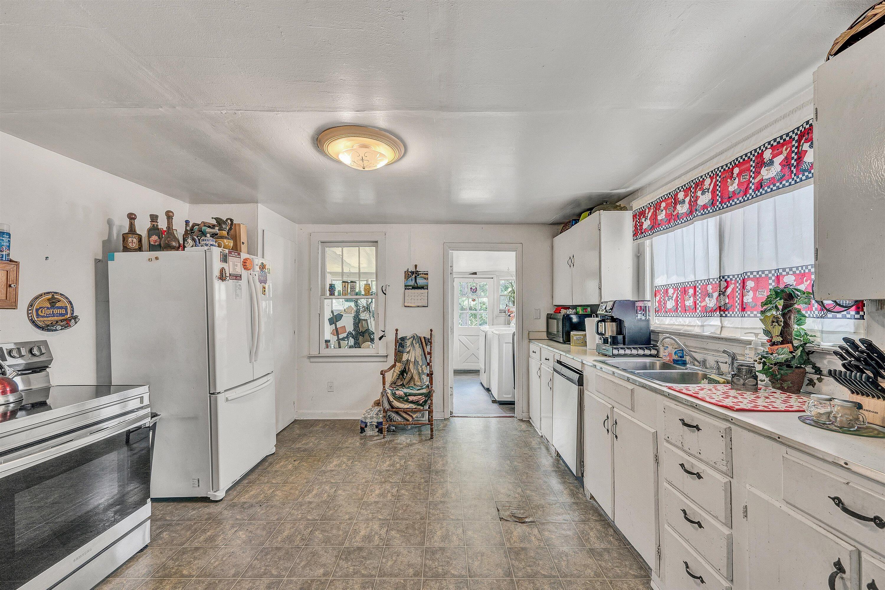 218 Maple Street Salem, VA 24153 - Photo 7 of 23 12-DSC04507