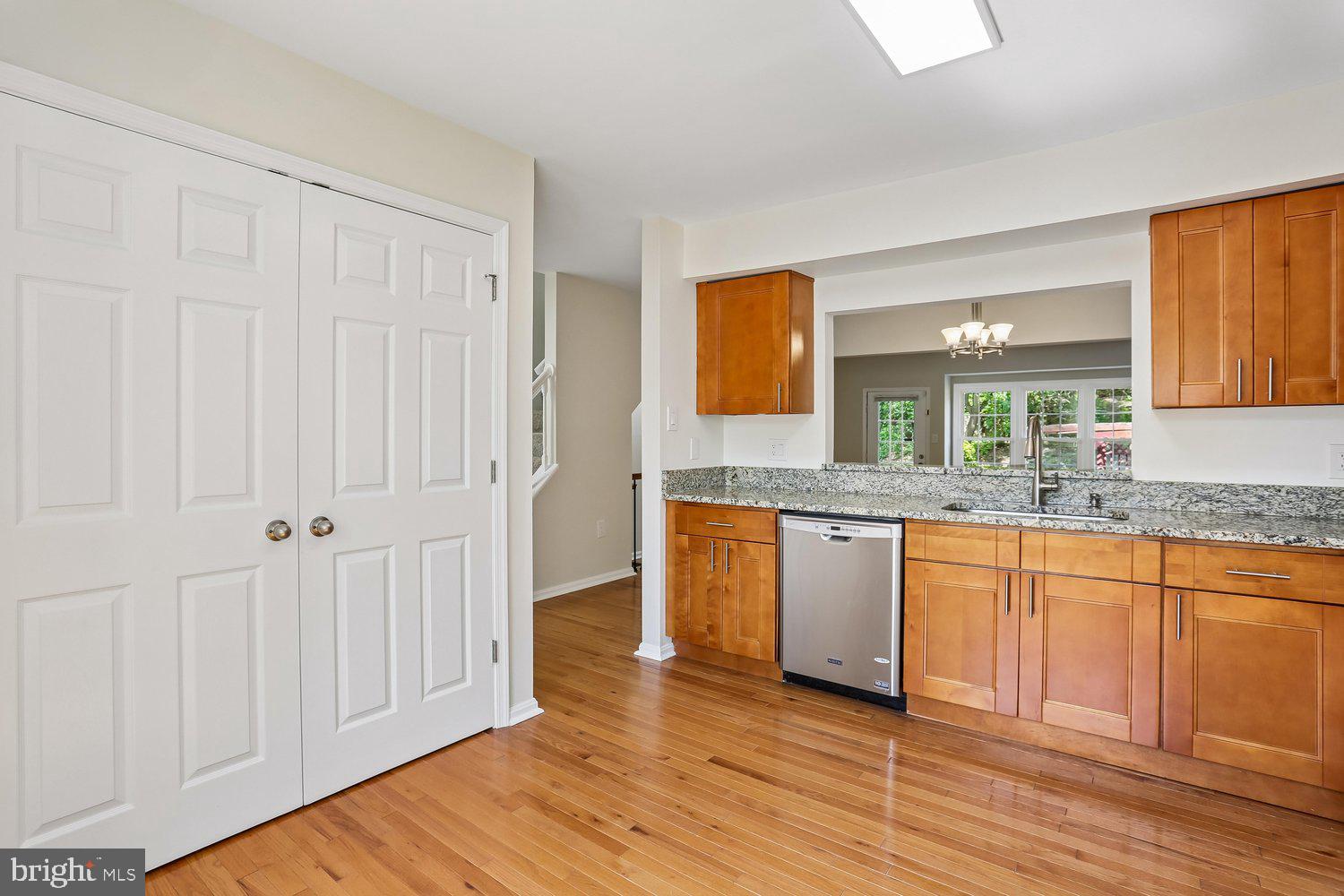 10804 Douglas Avenue Silver Spring, MD 20902 - Photo 17 of 46 Gourmet kitchen with granite countertops