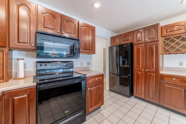 $375,000 | 3004 White Oaks Lane, Buchanan, MI 49107