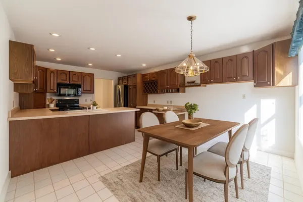 $375,000 | 3004 White Oaks Lane, Buchanan, MI 49107