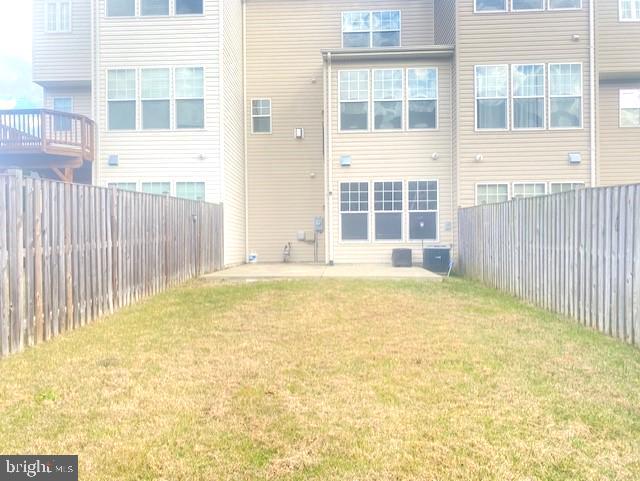 155 Short Branch Road Stafford, VA 22556 - Photo 31 of 32 a view of a balcony with a swimming pool