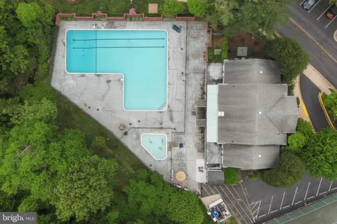 $559,900 | 7720 Tremayne Place, Unit 111, McLean, VA 22102