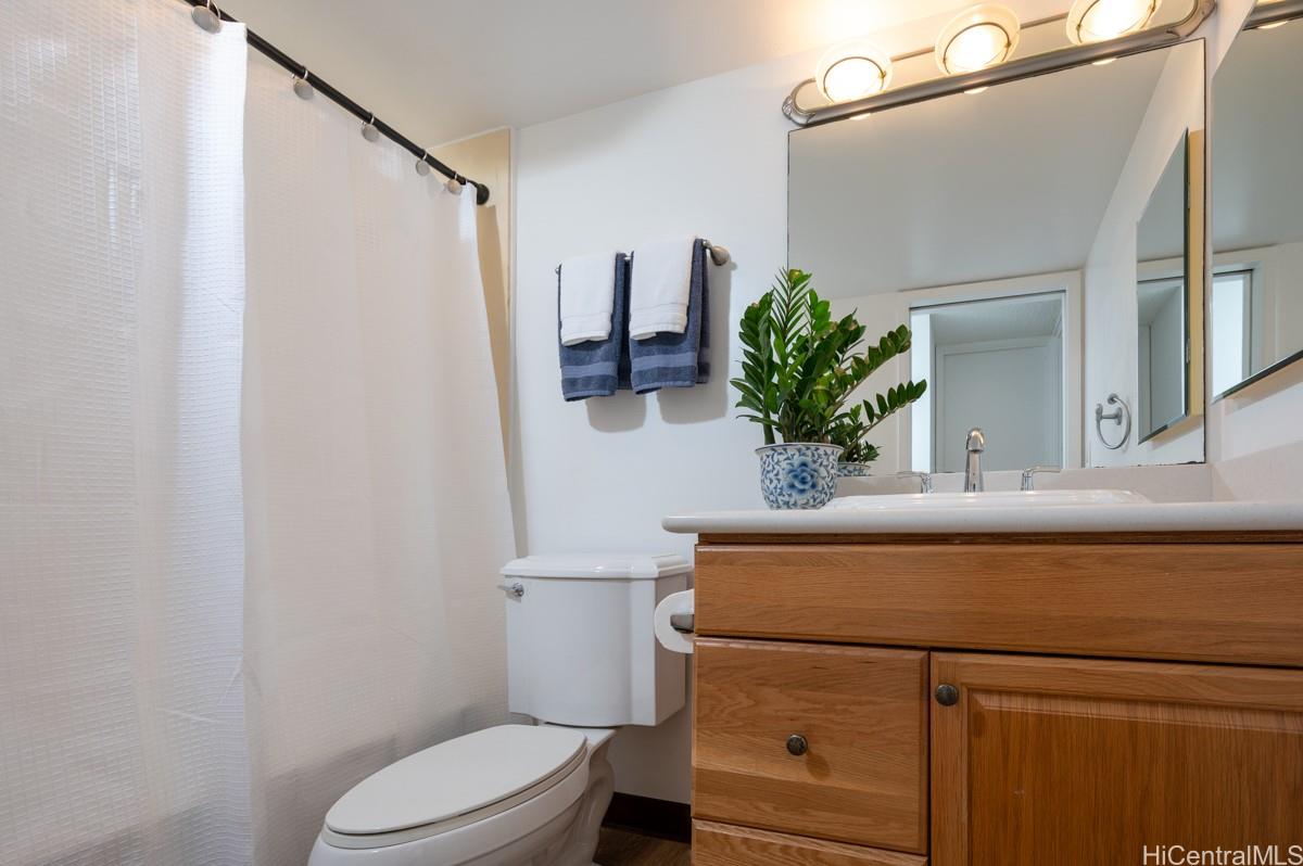 3138 Waialae Avenue, Unit 136 Honolulu, HI 96816 - Photo 9 of 18 a bathroom with a sink a toilet and mirror