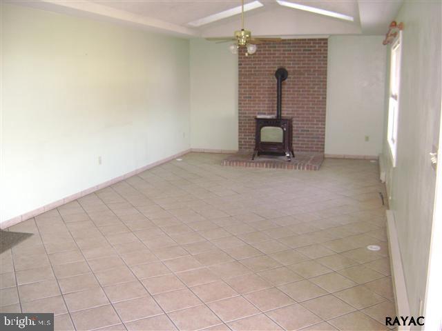 5200 Geeting Road Westminster, MD 21158 - Photo 4 of 6 an empty room with windows