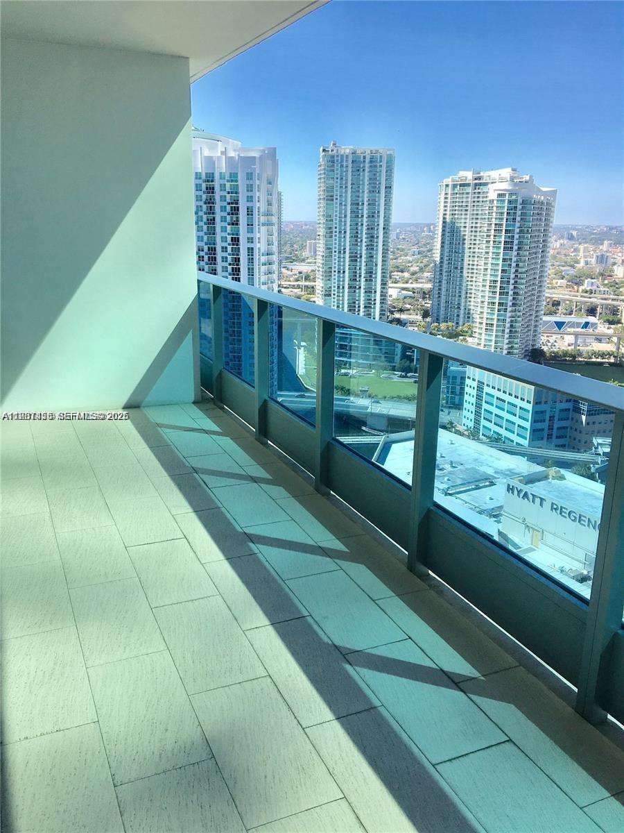 200 Biscayne Blvd Way, Unit 3712 Miami, FL 33131 - Photo 5 of 18 a view of a balcony with city view