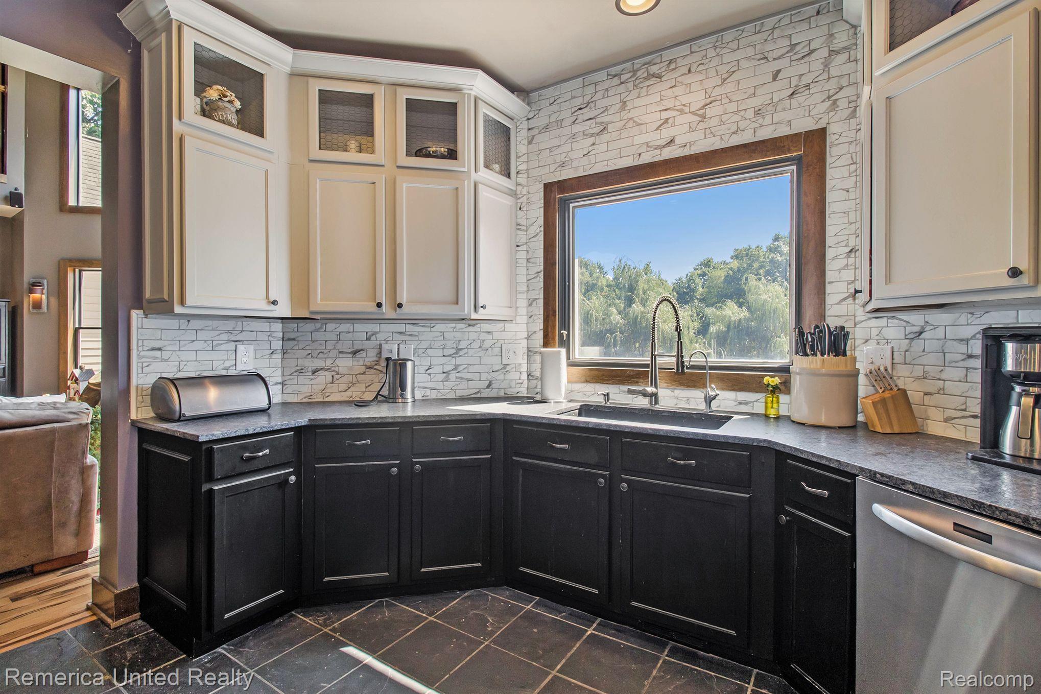 3470 East Highland Road Howell, MI 48843 - Photo 26 of 66 Kitchen w/leather Granite Counter