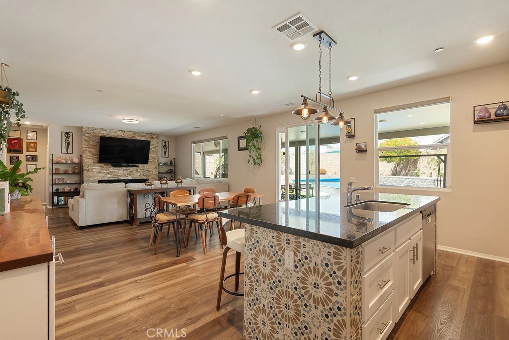 829 South Pine Avenue Rialto, CA 92376 - Photo 33 of 48 Open concept that is so inviting!