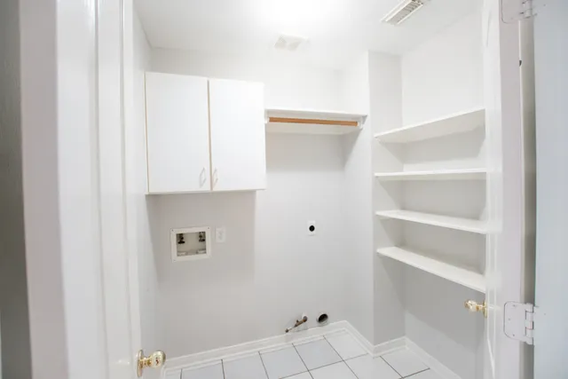 a view of an empty walk in closet