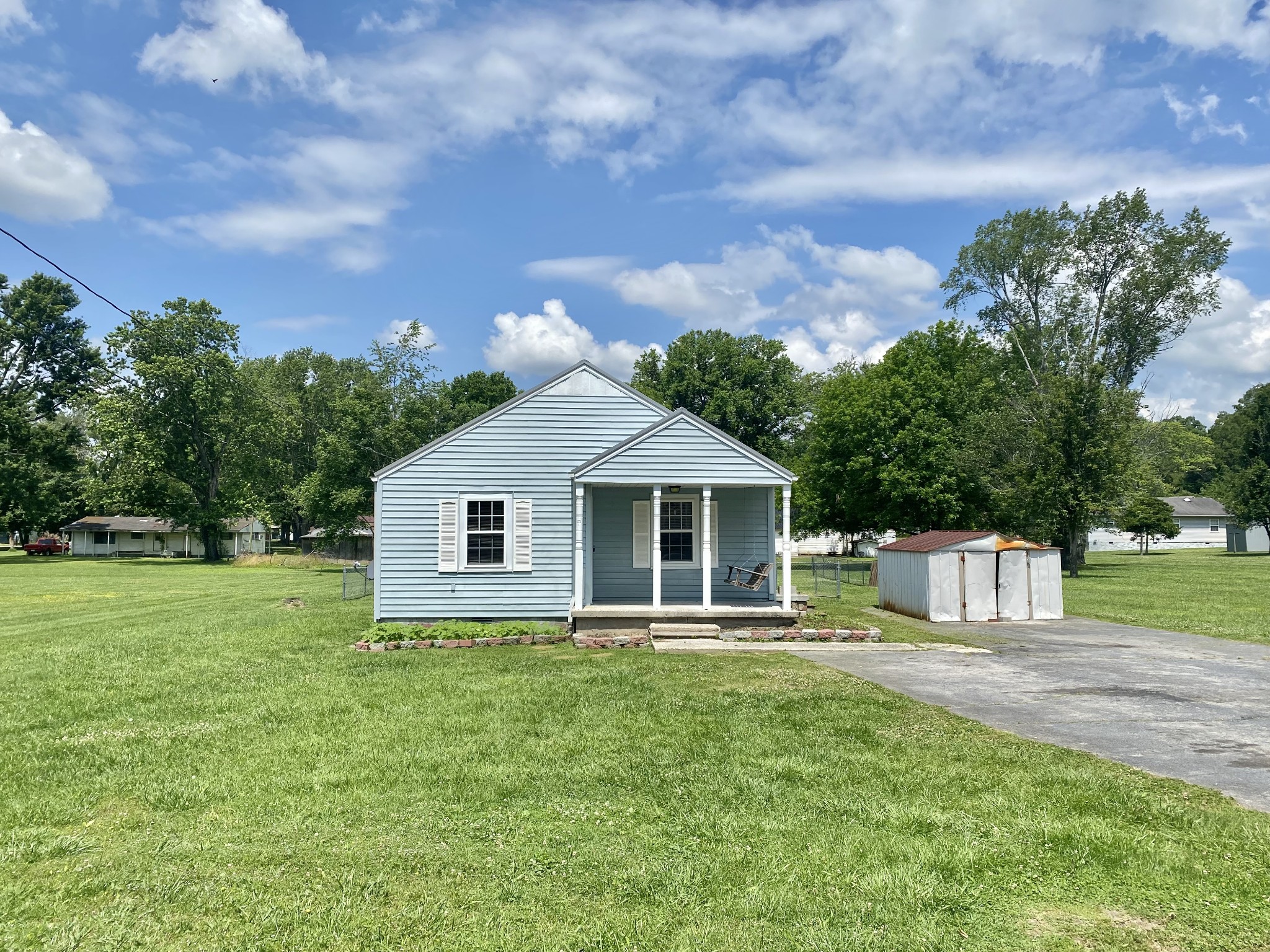 271 Hunt Street Manchester, TN 37355 - Photo 4 of 21 a house view with a garden space