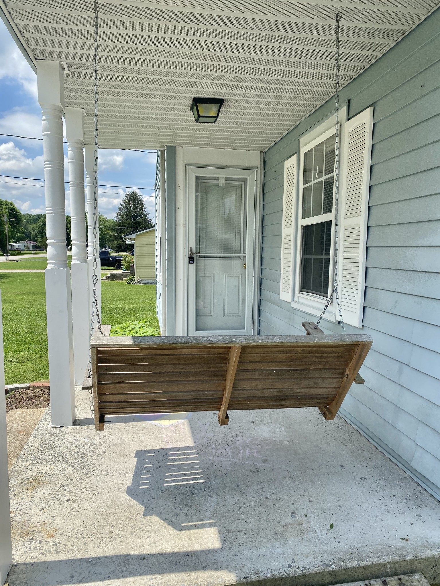 271 Hunt Street Manchester, TN 37355 - Photo 6 of 21 a front view of a house with a window