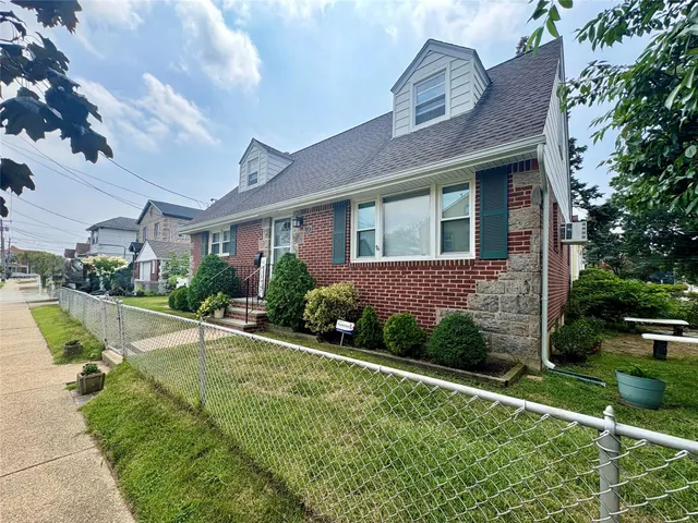 a view of a house with a yard and plants