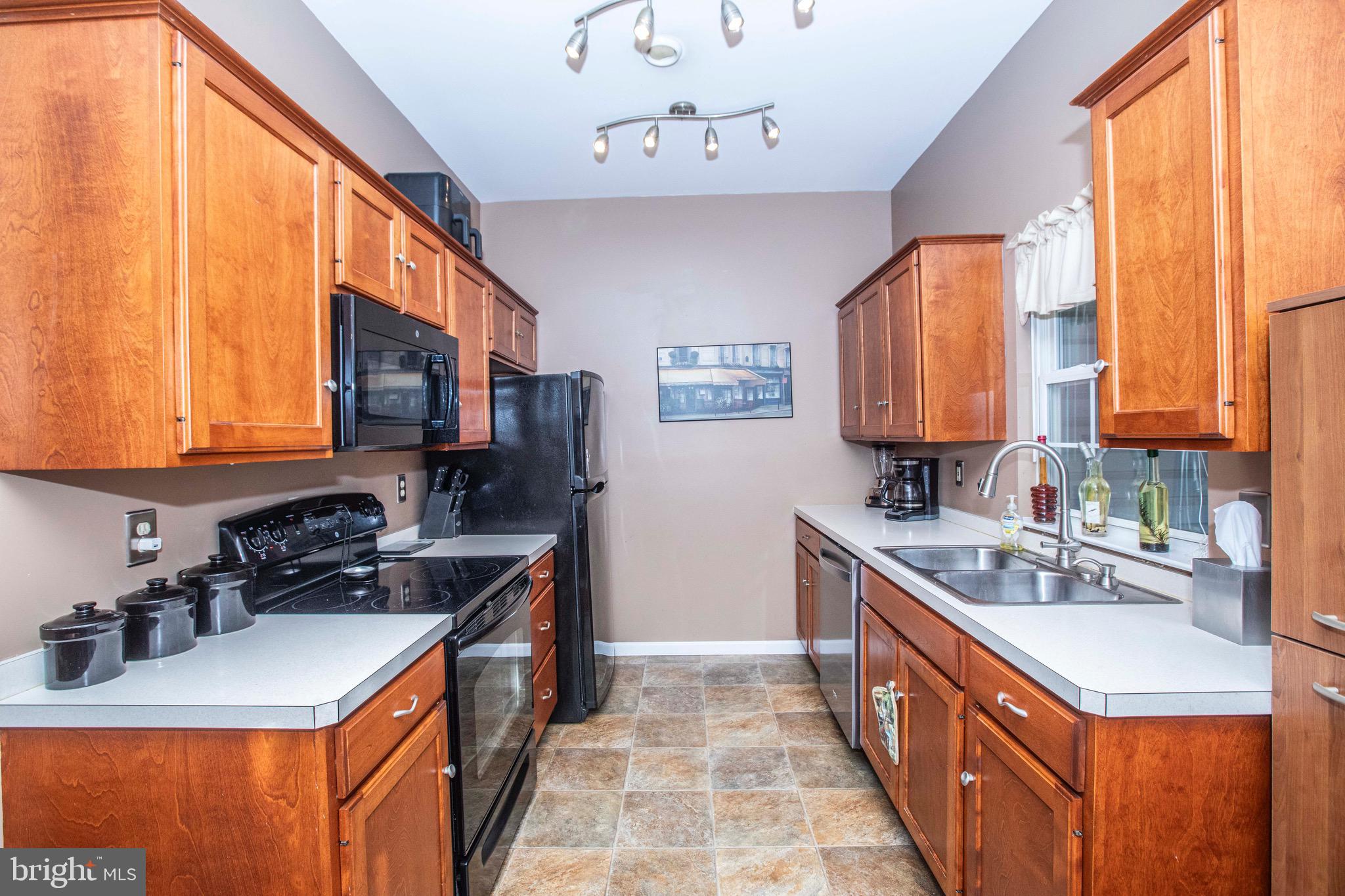 301 Barrington Drive Reading, PA 19607 - Photo 10 of 25 Gallery Image 10