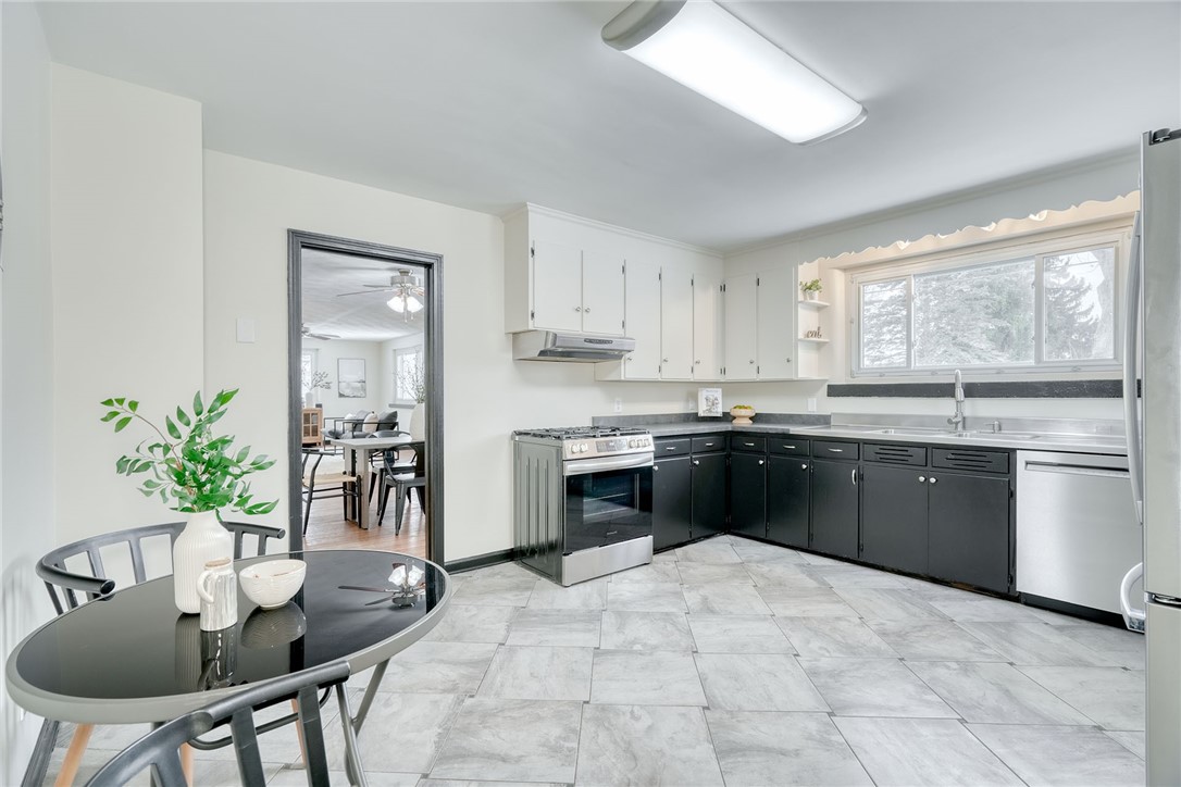 528 Whiting Road Webster, NY 14580 - Photo 15 of 50 EAT-IN KITCHEN