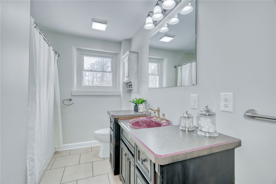 528 Whiting Road Webster, NY 14580 - Photo 24 of 50 UPDATED BATH W/TILE FLOOR * TUB-SHOWER COMBO