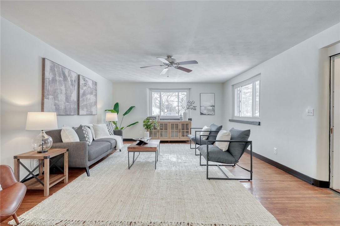 528 Whiting Road Webster, NY 14580 - Photo 4 of 50 LIVING ROOM