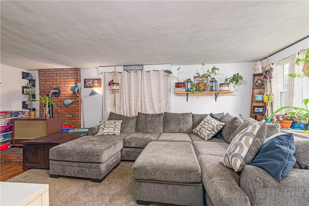 84 Pierce Street Westerly, RI 02891 - Photo 11 of 33