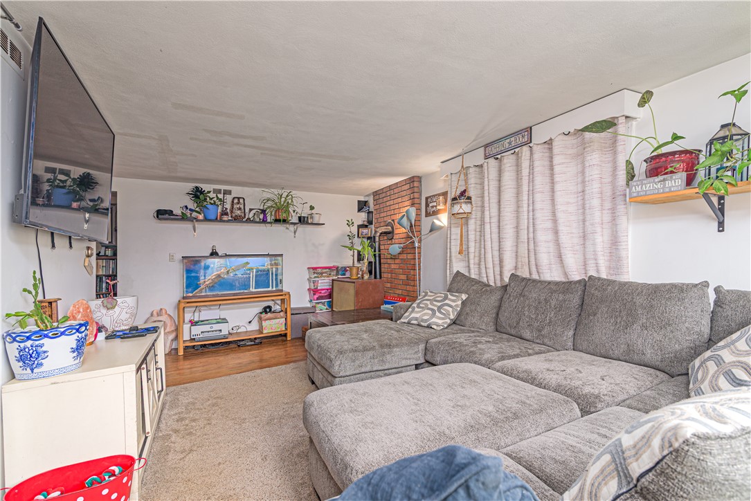 84 Pierce Street Westerly, RI 02891 - Photo 12 of 33