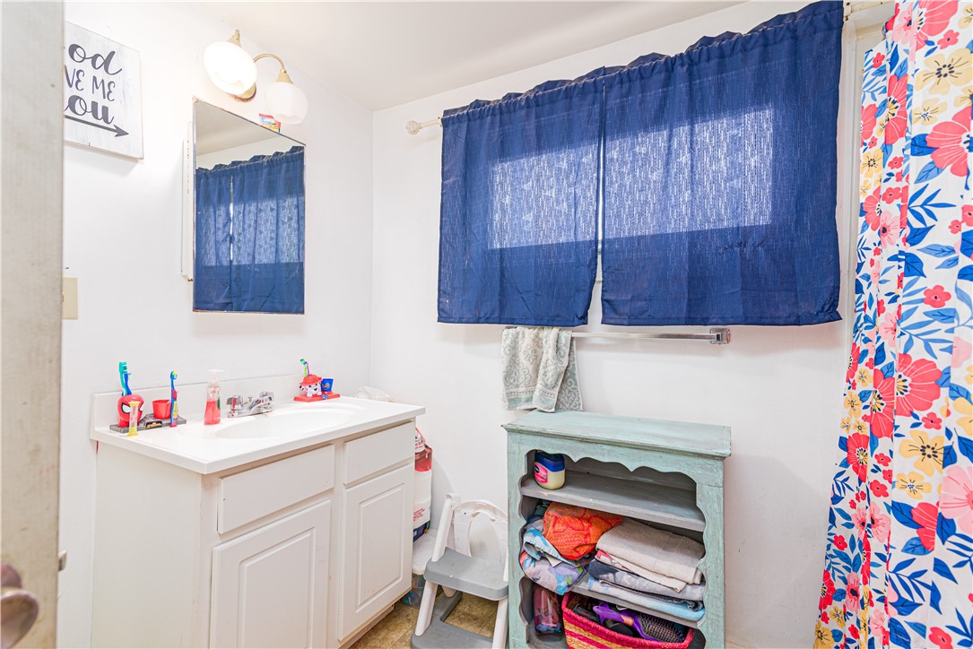 84 Pierce Street Westerly, RI 02891 - Photo 19 of 33