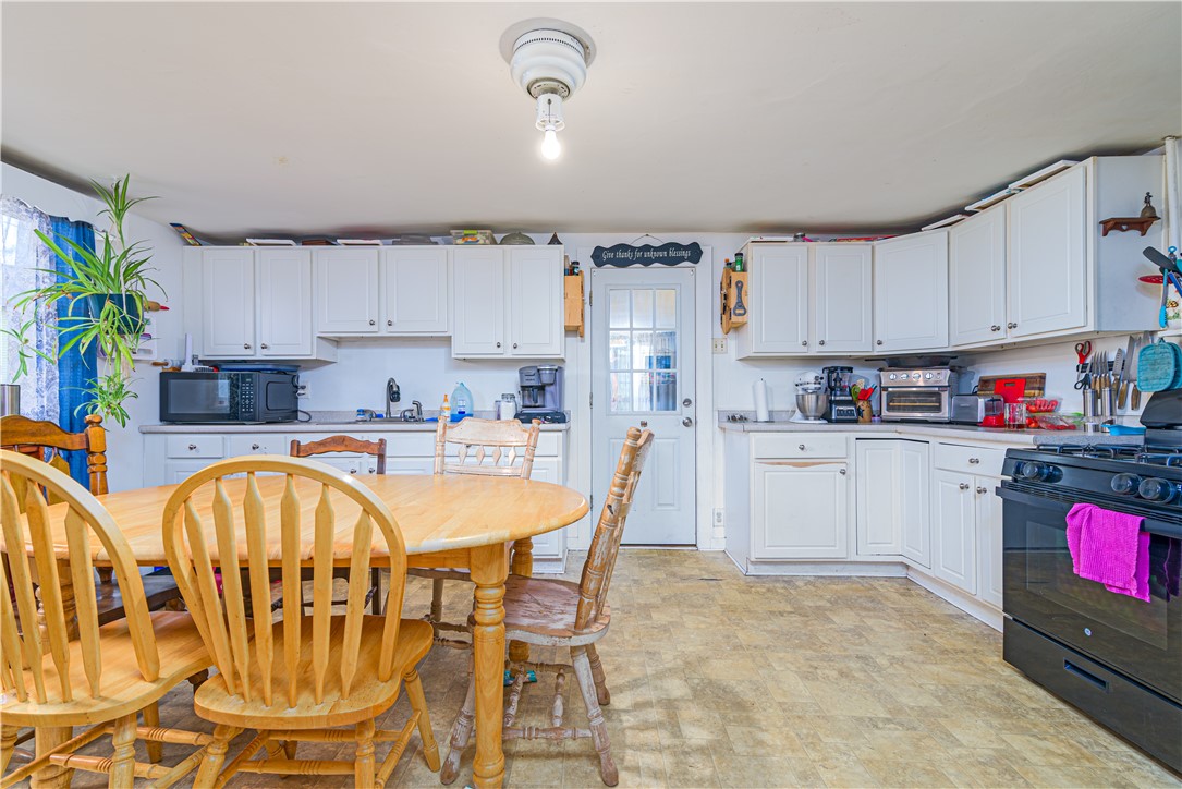 84 Pierce Street Westerly, RI 02891 - Photo 7 of 33