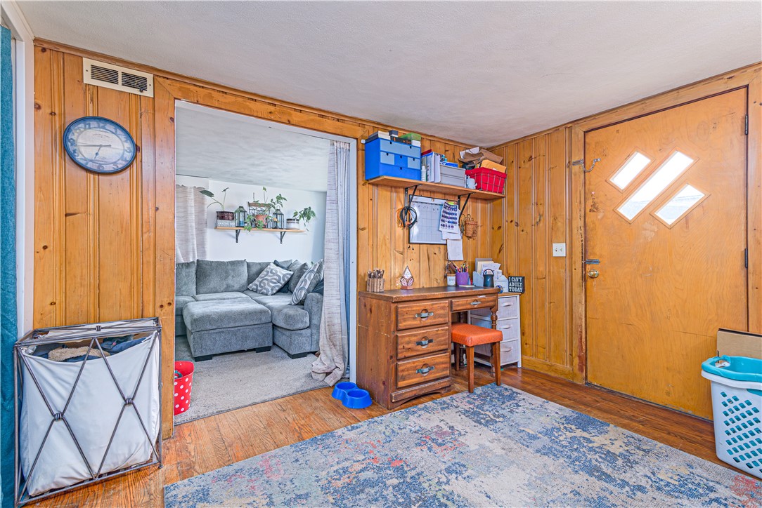 84 Pierce Street Westerly, RI 02891 - Photo 9 of 33