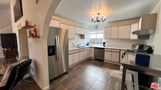 $5,600 | 813 5th Avenue, Venice, CA 90291