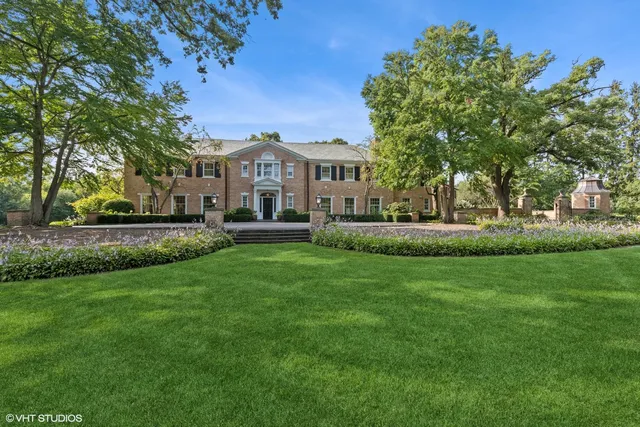$2,699,000 | 2020 Knollwood Road, Lake Forest, IL 60045
