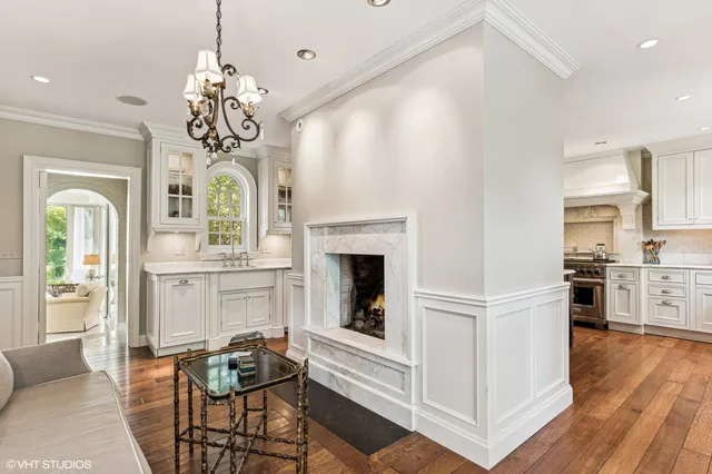 $2,699,000 | 2020 Knollwood Road, Lake Forest, IL 60045