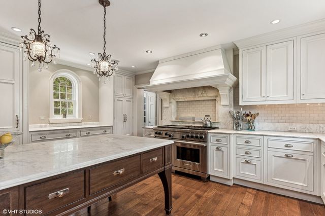 $2,699,000 | 2020 Knollwood Road, Lake Forest, IL 60045