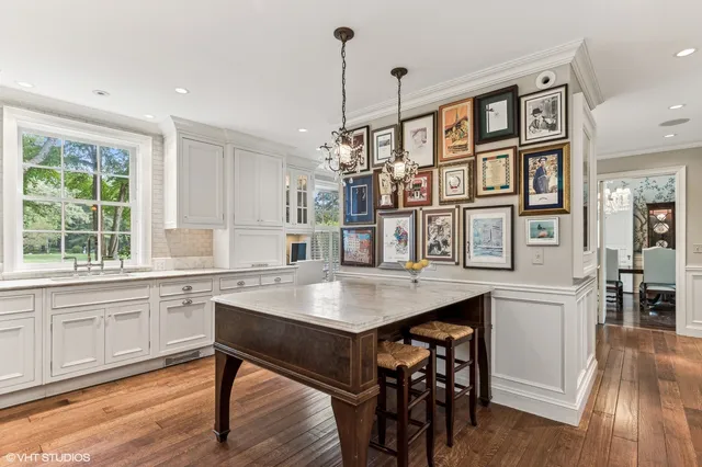 $2,699,000 | 2020 Knollwood Road, Lake Forest, IL 60045