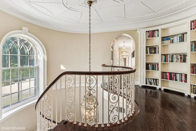 $2,699,000 | 2020 Knollwood Road, Lake Forest, IL 60045