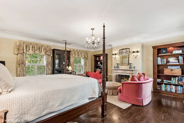 $2,699,000 | 2020 Knollwood Road, Lake Forest, IL 60045