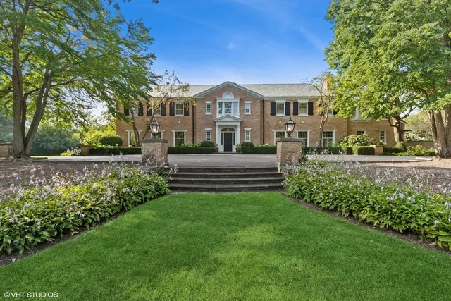 $2,699,000 | 2020 Knollwood Road, Lake Forest, IL 60045