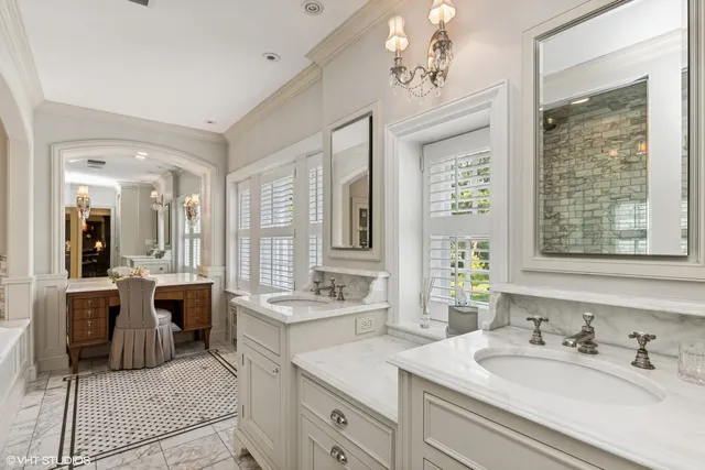 $2,699,000 | 2020 Knollwood Road, Lake Forest, IL 60045