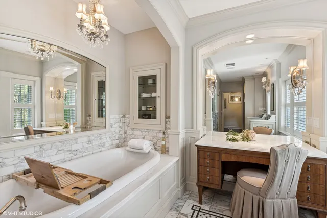 $2,699,000 | 2020 Knollwood Road, Lake Forest, IL 60045