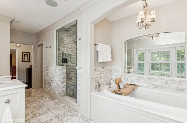 $2,699,000 | 2020 Knollwood Road, Lake Forest, IL 60045