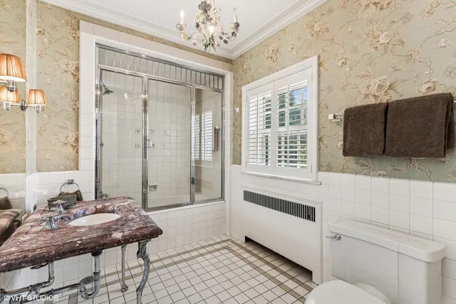 $2,699,000 | 2020 Knollwood Road, Lake Forest, IL 60045