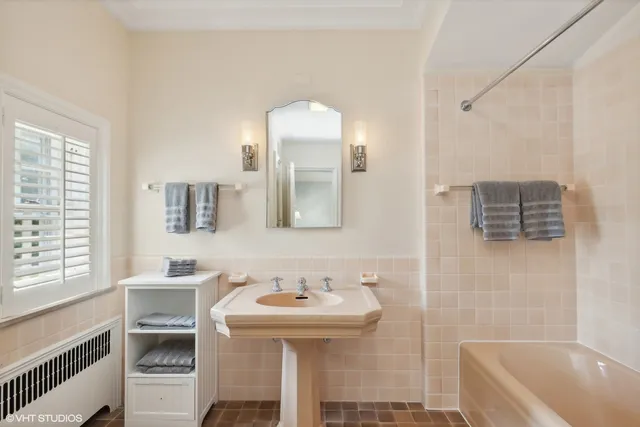 $2,699,000 | 2020 Knollwood Road, Lake Forest, IL 60045